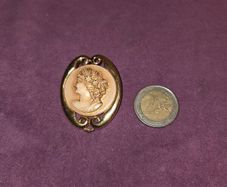 Vintage Cameo Brooch