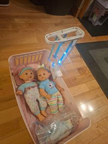 Baby annabel bed with dolls