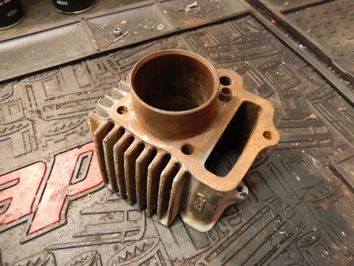 Honda 90 vintage cylinder