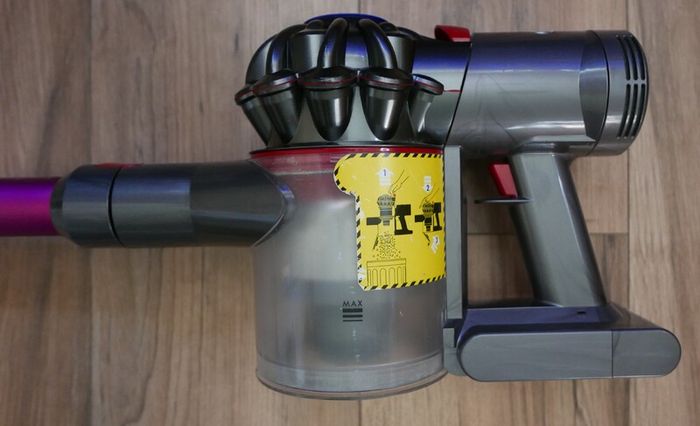 Dyson V7 Motorhead Stick Vacuum Cleaner (works well)
