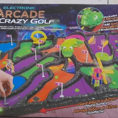 Arcade crazy golf game
