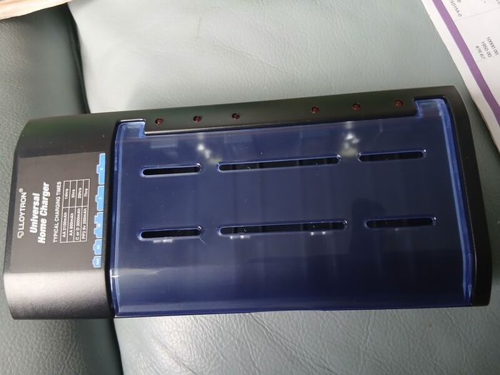 Lloytron Battery Charger New.