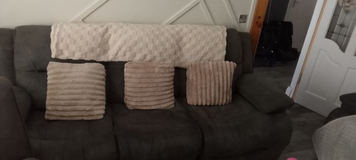 321 suite recliner couch.