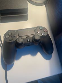 Ps4 1TB + 1 x Controller