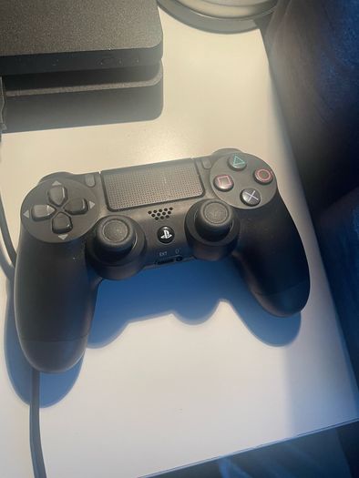 Ps4 1TB + 1 x Controller