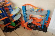 2 Hot Wheels Ultimate Garages