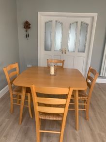 Extendable dining table and chairs
