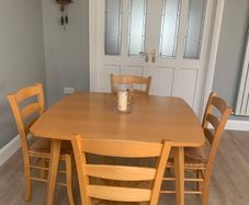 Extendable dining table and chairs