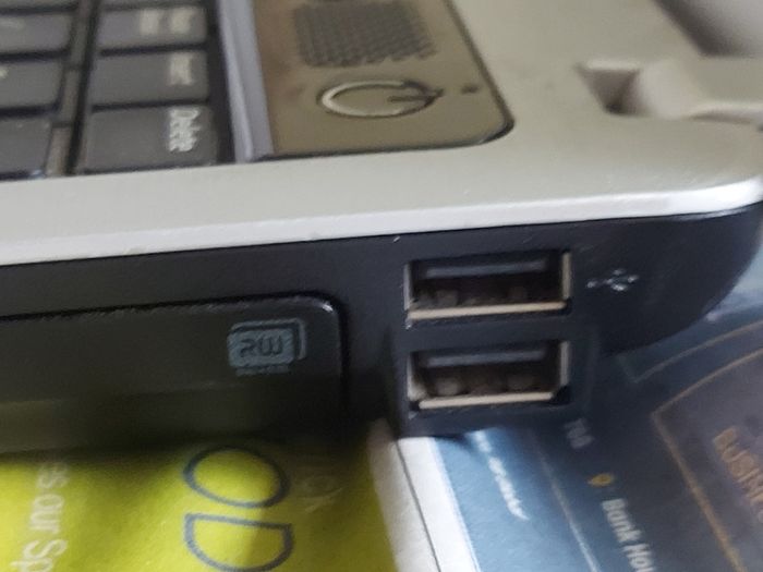 Samsung R530, Red, Intel Pentium Dual Core CPU T4400, 2.2GHz, Windows 7 Ultimate 32 bit, 4GB Ram, 150GB HDD, Opera, Chrome and VLC