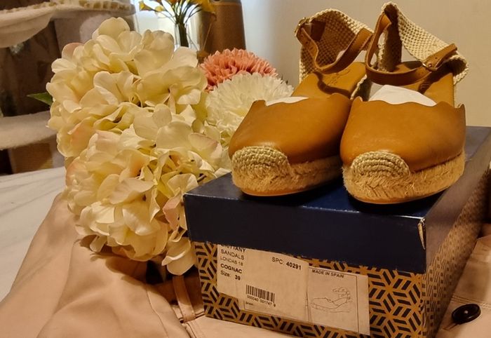 Carl Scarpa Brittany Leather Espadrille Wedge Shoes in Cognac
