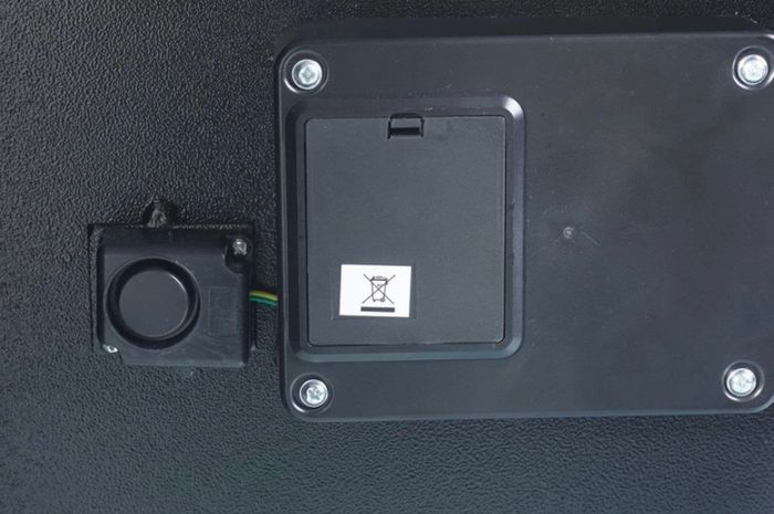 Laptop Alarmed Value Safe, 130 db built in Alarm, Steel Construction, Steel Locking Bolts, Emergency Overide Key, Wall and Floor Fixings, Black, 24 Litre Capacity 20 x 43 x 35 cm (FREE POSTAGE)