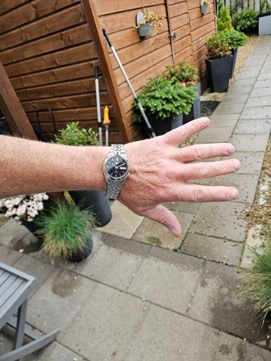 Watch Seiko 5 Automatic.