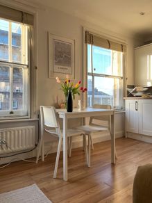white extendable table and 4 chairs