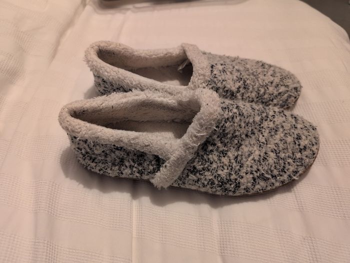 TOMS slippers / house shoes