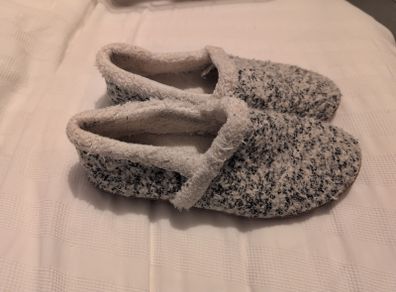 TOMS slippers / house shoes