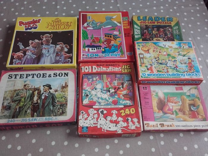 Vinage jigsaws and building blocks