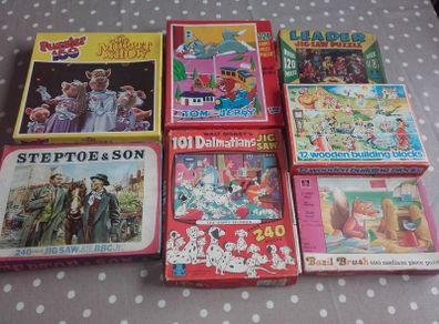 Vinage jigsaws and building blocks