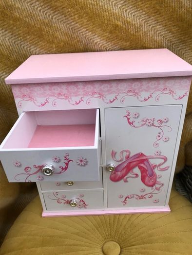 Mele and Co Liliana Musical Ballerina Jewellery Box RRP 110
