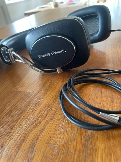 Bowers and Wilkins  P7