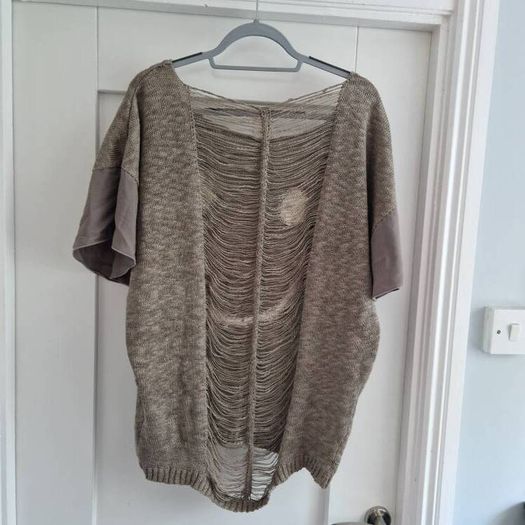MAT jumper bnwt taupe with unusual detail on the back, short sleeve S/M