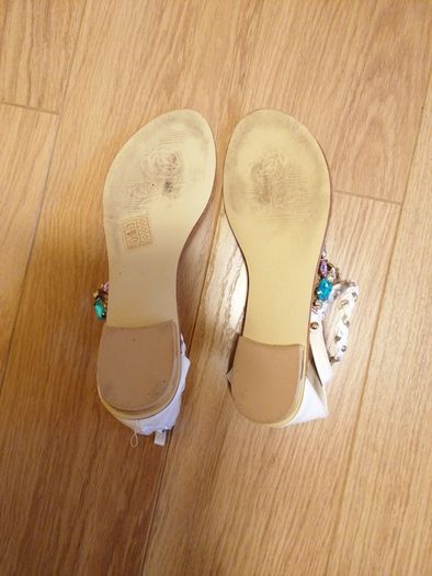 Women's White Jewelled Summer White Sandals NEW Toe Post SIZE 40