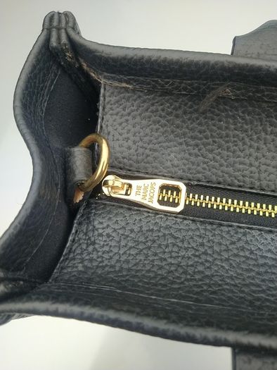 Handbag tote style