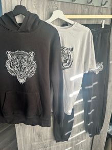 Men's Closure Tracksuit - Size Medium