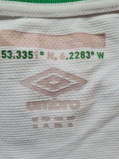 2016/17 umbro ireland away shirt Size xl Pit to pit 23" white In excellent condition