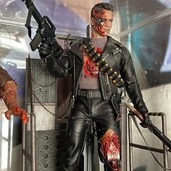 Hot Toys DX46 Terminator 2 Battle Damage 2.0
