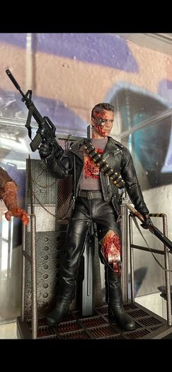 Hot Toys DX46 Terminator 2 Battle Damage 2.0