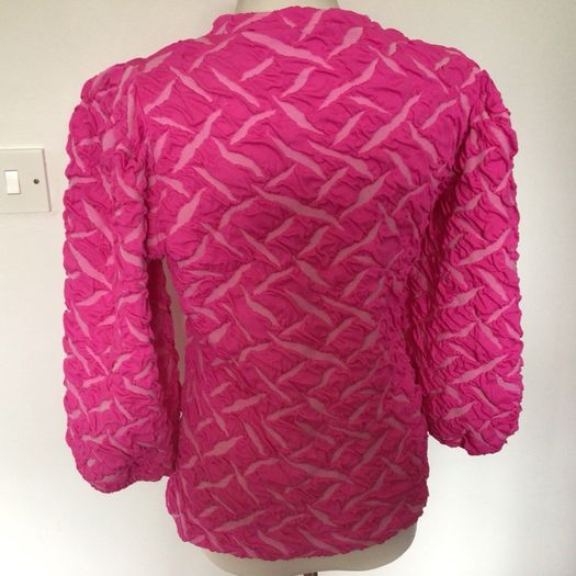 Savida bright pink top long sleeve size M includes postage