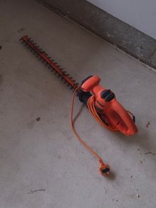 Black Decker Electric Hedge Trimmer Working