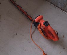 Black Decker Electric Hedge Trimmer Working
