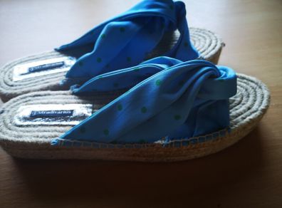 Sandals / Sliders (Size 40 / 6.5)