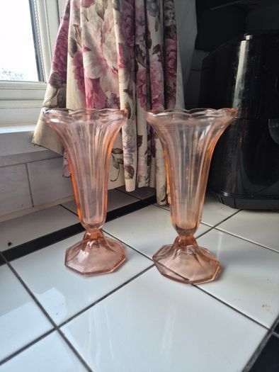 Pair of Art Deco Vintage 1930s Tulip vases