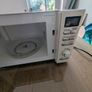 Cream tower microwave Image 3