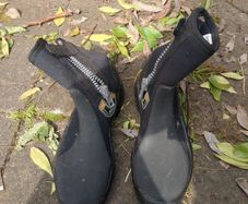 neoprene boots size S