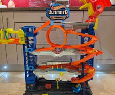 Hot Wheels City Let's Race Ultimate Garage Playset