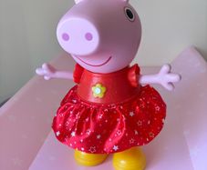 Peppa Pig Interactive Doll Peppa's Muddy Puddles Party