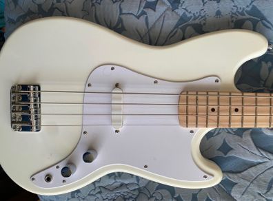 Squier Bronco Bass