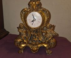 Renaissance-style mantel clock manufactured by Richard Ward Winchester - Fully Working