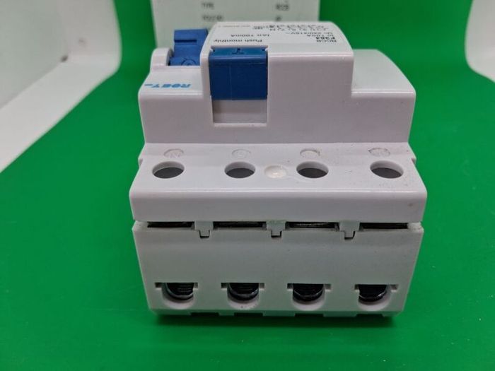 Postage - Circuit Breaker 100A 100mA 4P 230v - 400v