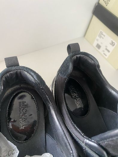 shoes Black and white . 6/39