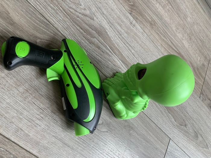 Toy bat and toy gun if you want to know how to play read the description below.