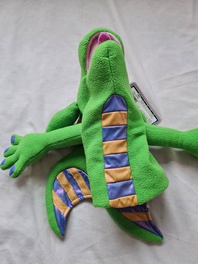 Mellisa and doug smoulder the dragon 12"puppet tags still attached
