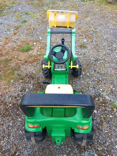 LittleTykes folding slide . 85 EURO and John deere Ride on tractor 40 euro