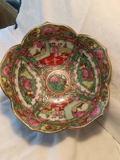 Vintage Famille Rose Hand Painted 14 cms Bowl