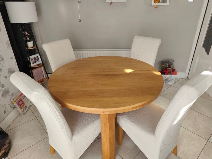 Dining table + 4 Chairs