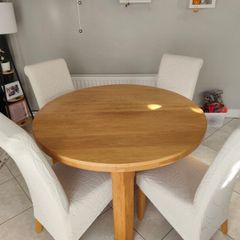 Dining table + 4 Chairs