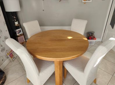 Dining table + 4 Chairs